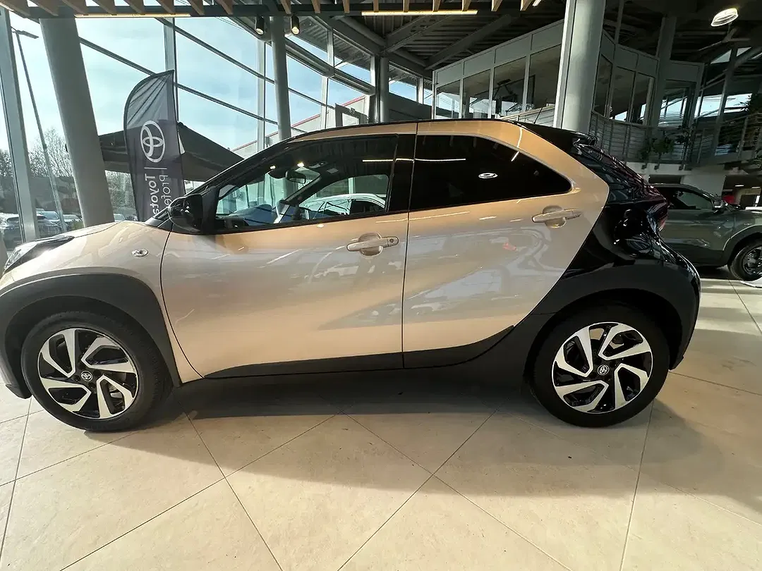 Toyota Aygo - Thumbnail 3