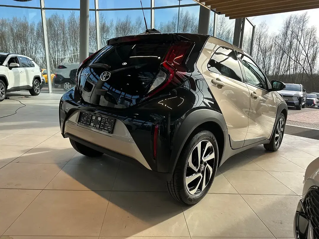 Toyota Aygo - Thumbnail 6