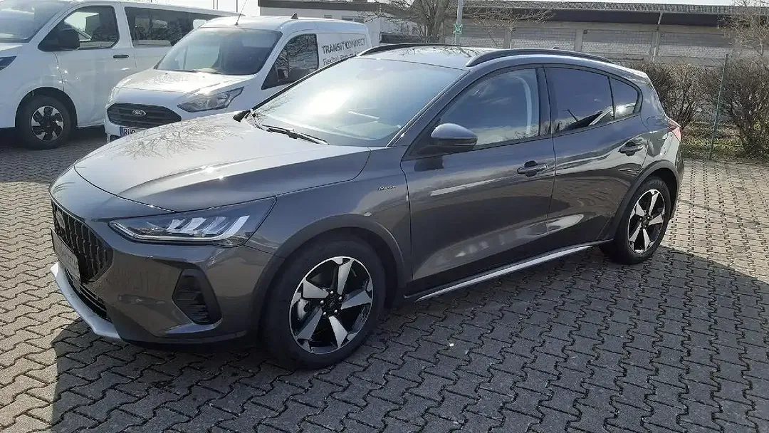 Ford Focus Active - Thumbnail 1