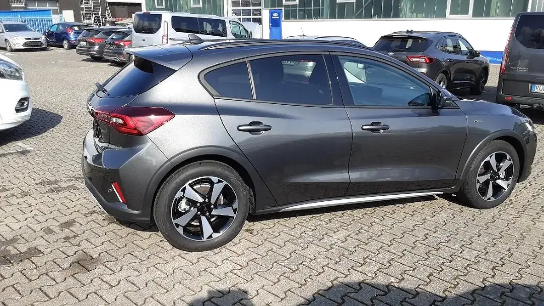 Ford Focus Active - Thumbnail 4