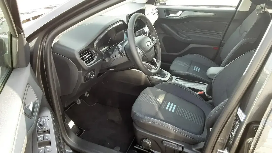 Ford Focus Active - Thumbnail 8