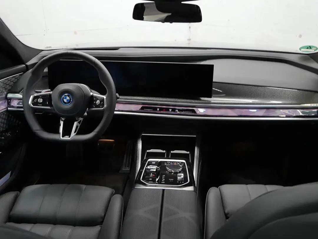 BMW i7 xDrive M Sport - Thumbnail 5