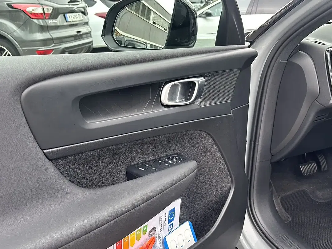 Volvo XC40 EV Recharge Plus - Thumbnail 8