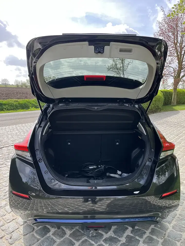 Nissan Leaf Tekna - Thumbnail 8