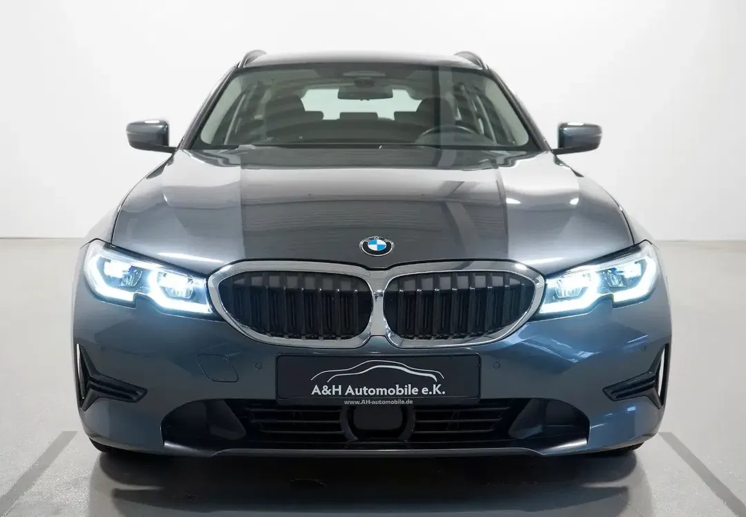 BMW 320 MHEV Touring - Thumbnail 2