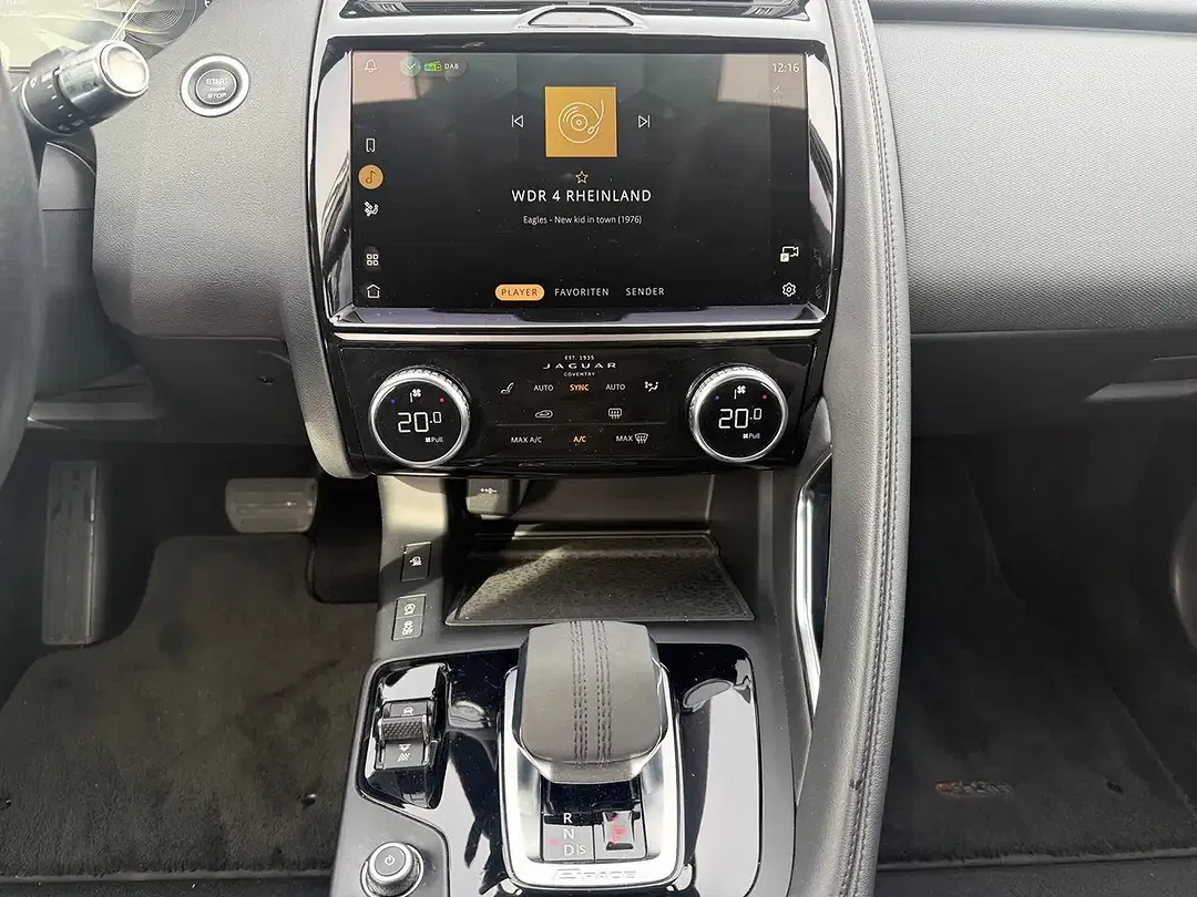 Jaguar E-Pace 4x4 - Thumbnail 11