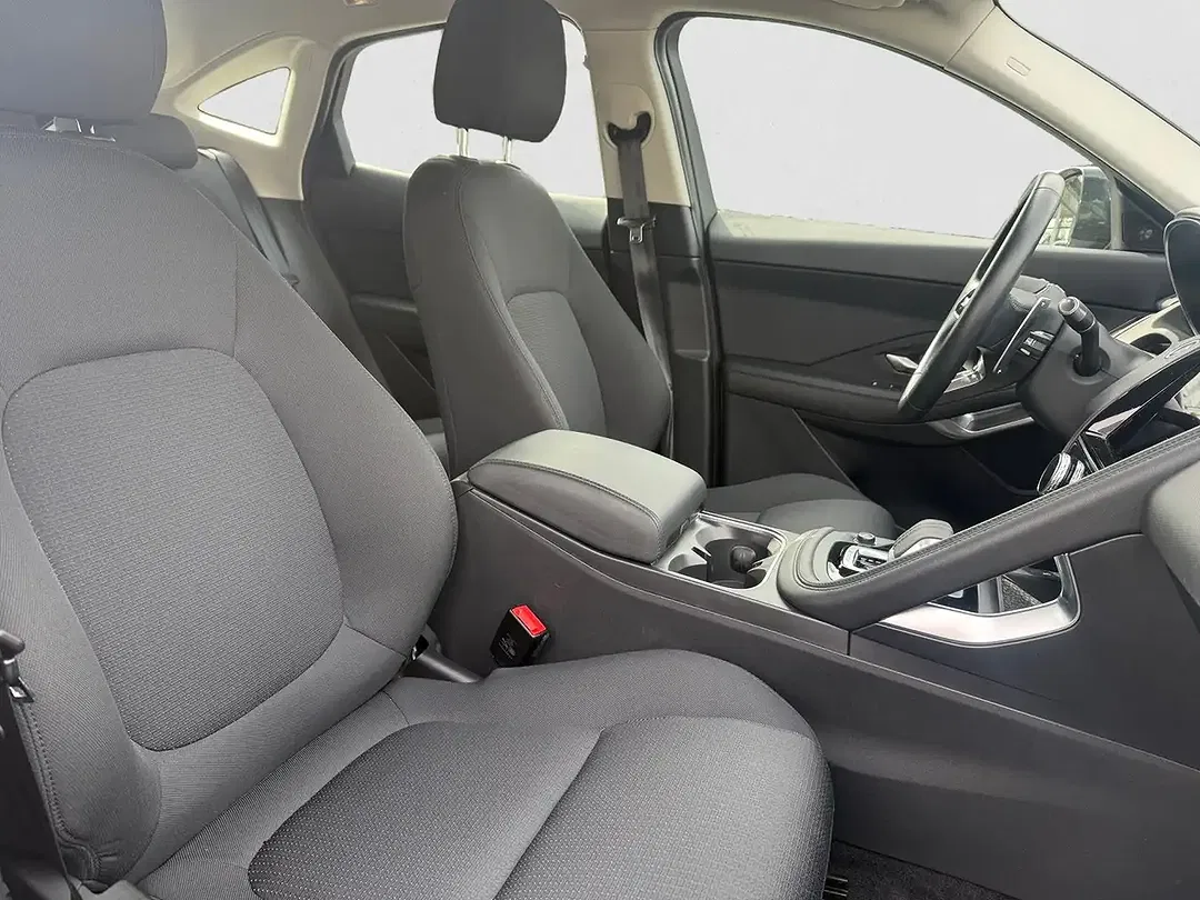 Jaguar E-Pace 4x4 - Thumbnail 12