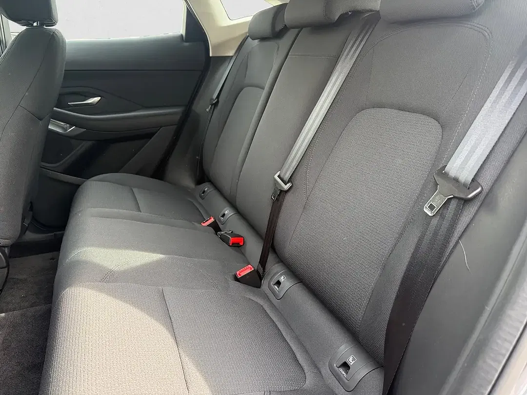Jaguar E-Pace 4x4 - Thumbnail 13