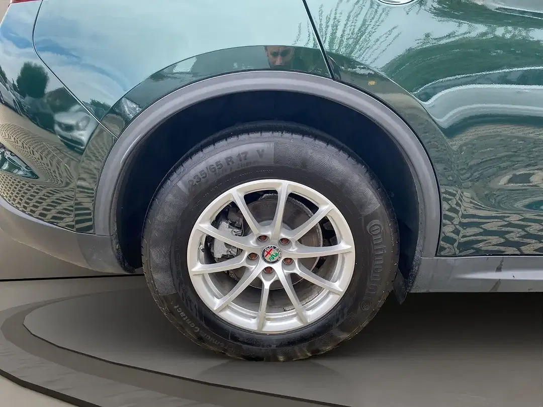 Alfa Romeo Stelvio Q4 Business - Thumbnail 10