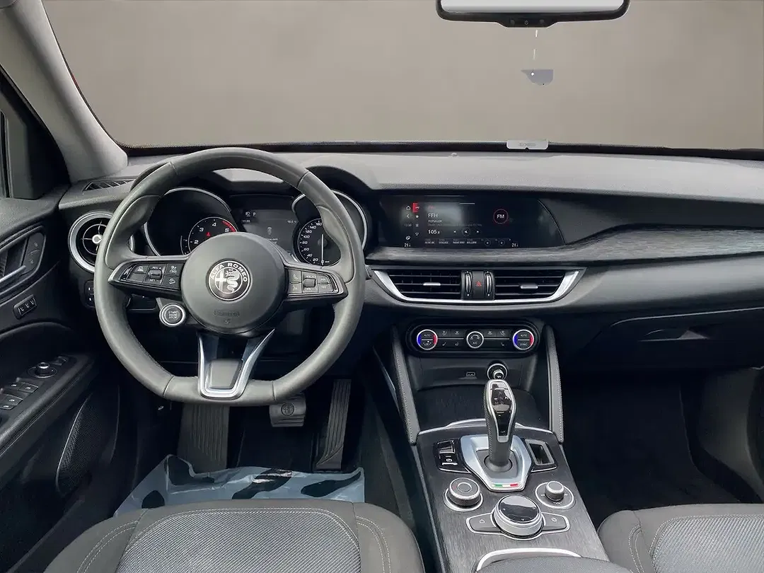 Alfa Romeo Stelvio Q4 Business - Thumbnail 11