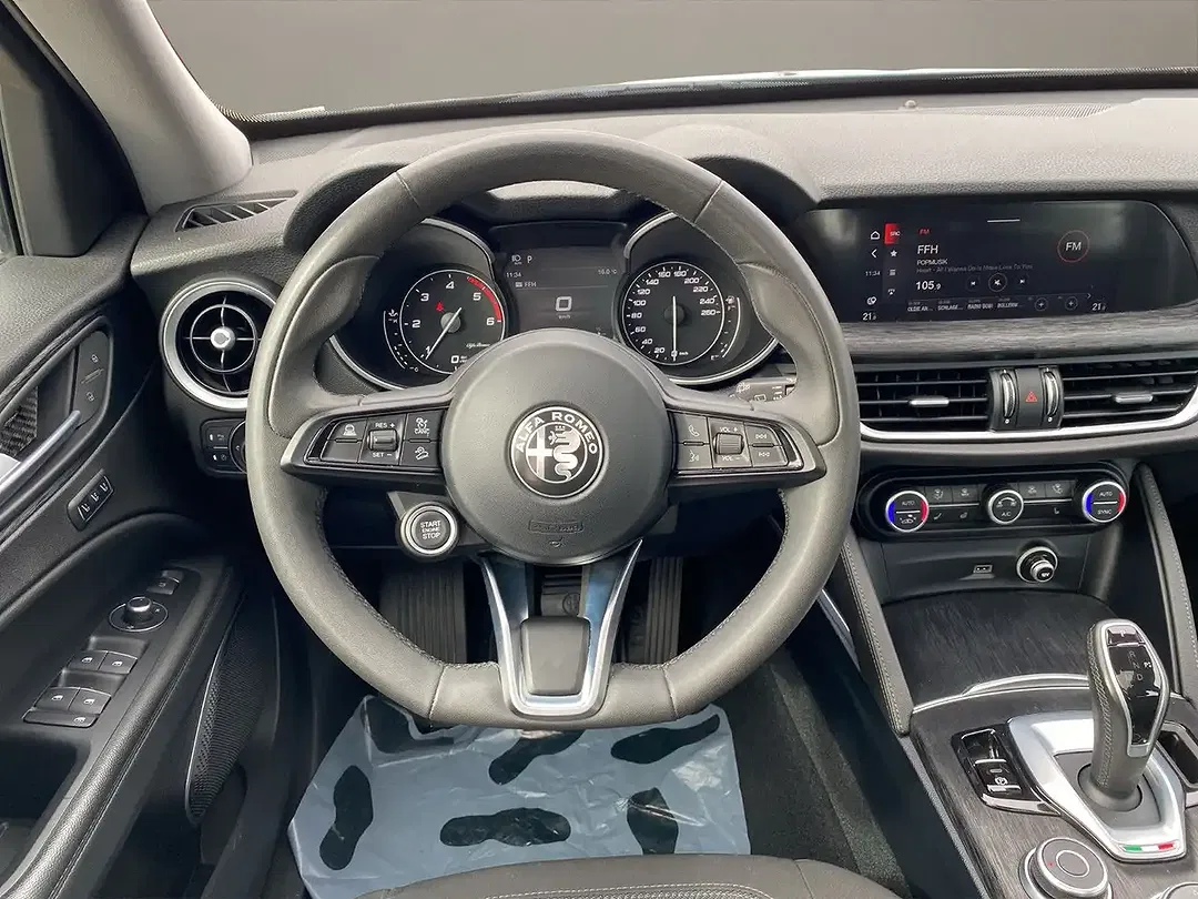 Alfa Romeo Stelvio Q4 Business - Thumbnail 13