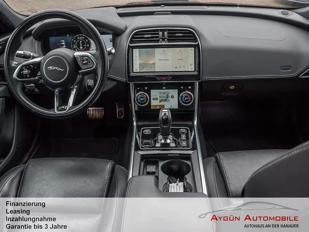 Jaguar XE P250 R-Dynamic Black - Thumbnail 14