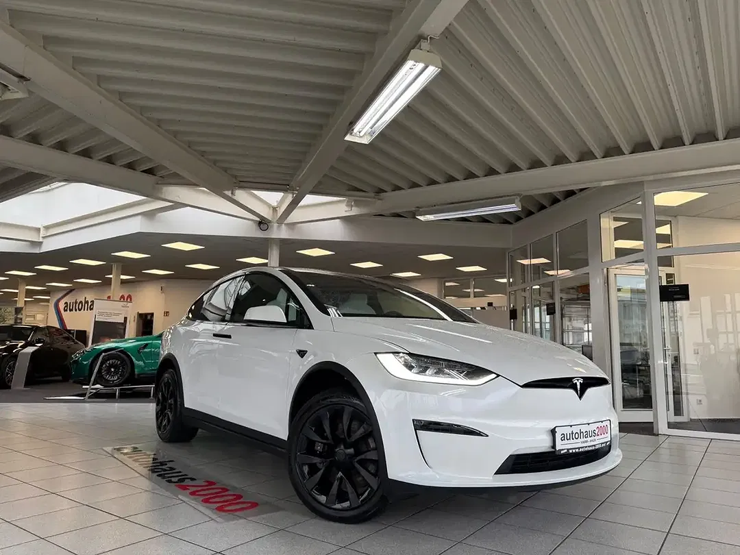 Tesla Model X - foto 1