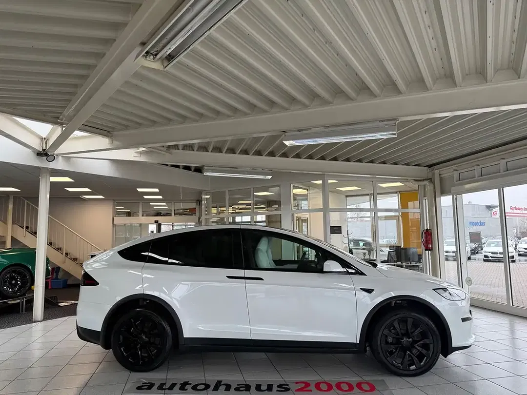 Tesla Model X - foto 2