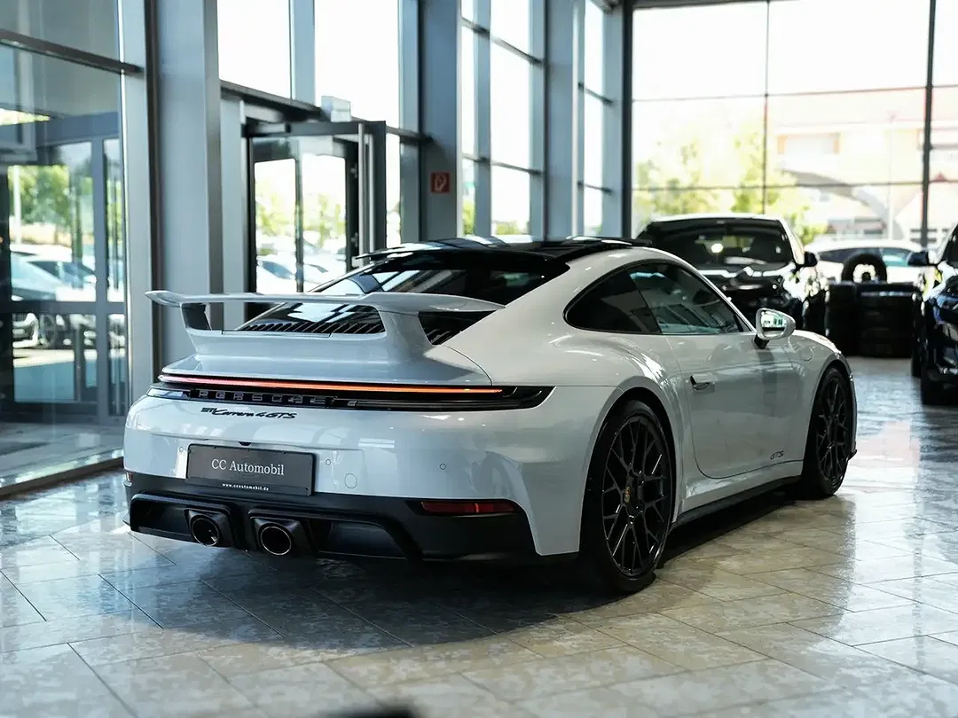 Porsche 911 Carrera 4 GTS - Thumbnail 9