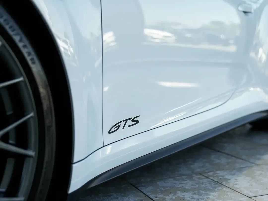 Porsche 911 Carrera 4 GTS - Thumbnail 11