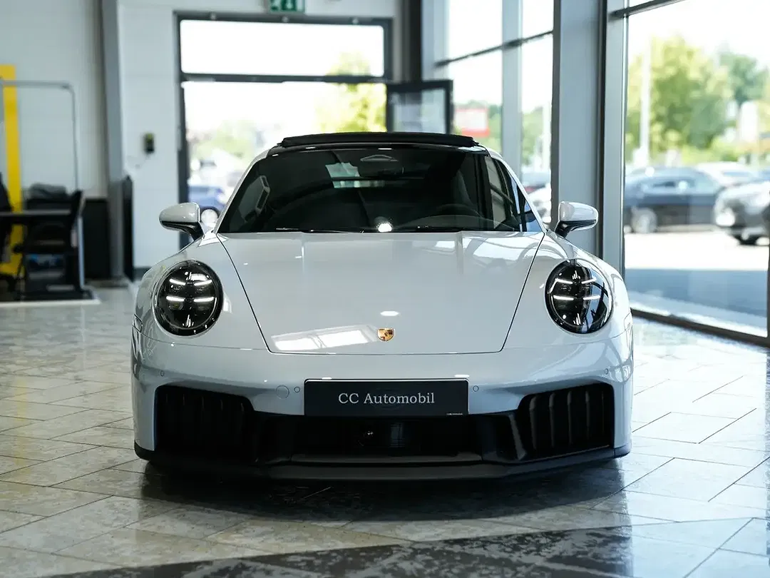 Porsche 911 Carrera 4 GTS - Thumbnail 6