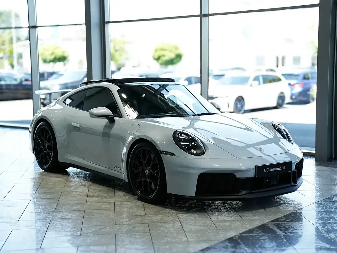 Porsche 911 Carrera 4 GTS - Thumbnail 7