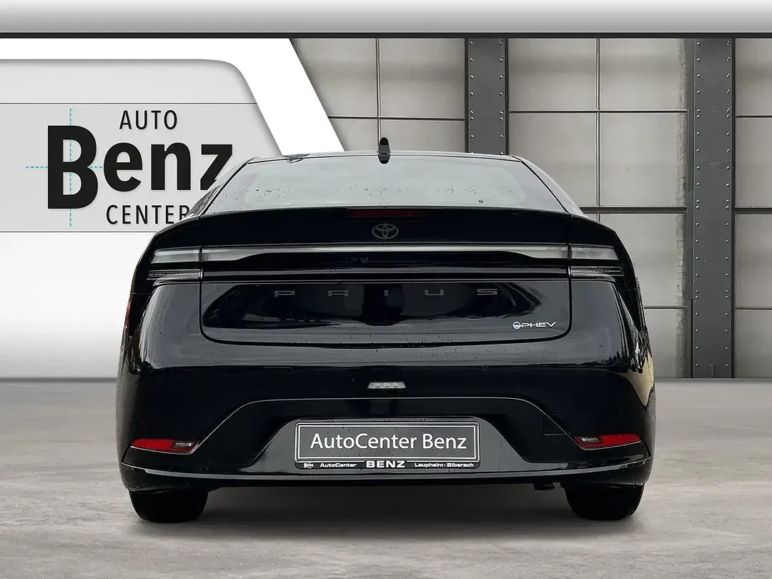 Toyota Prius PHEV - Thumbnail 4