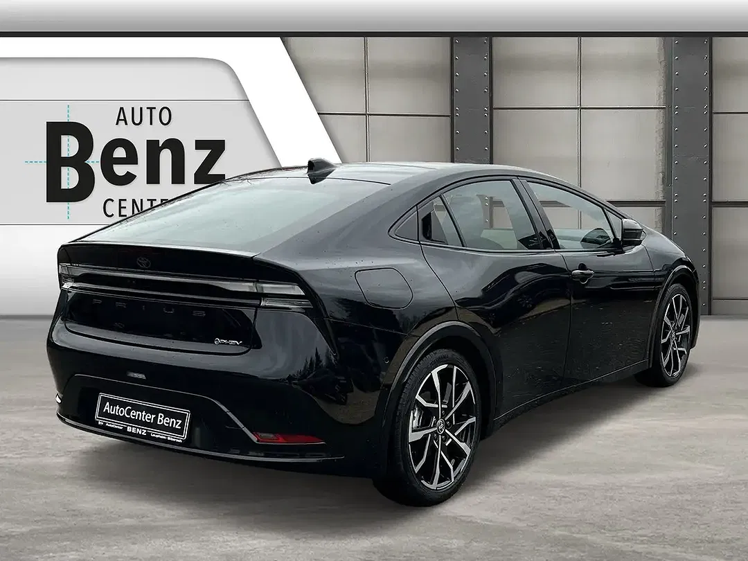 Toyota Prius PHEV - Thumbnail 5