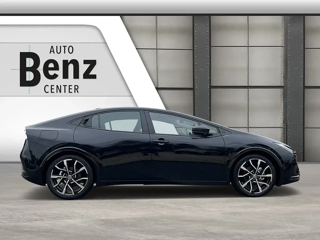 Toyota Prius PHEV - Thumbnail 6