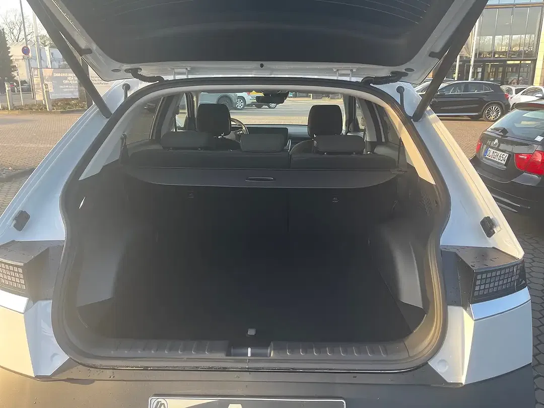 Hyundai IONIQ 5 - Thumbnail 6