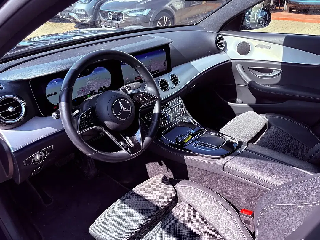 Mercedes-Benz E 300 4MATIC - Thumbnail 13