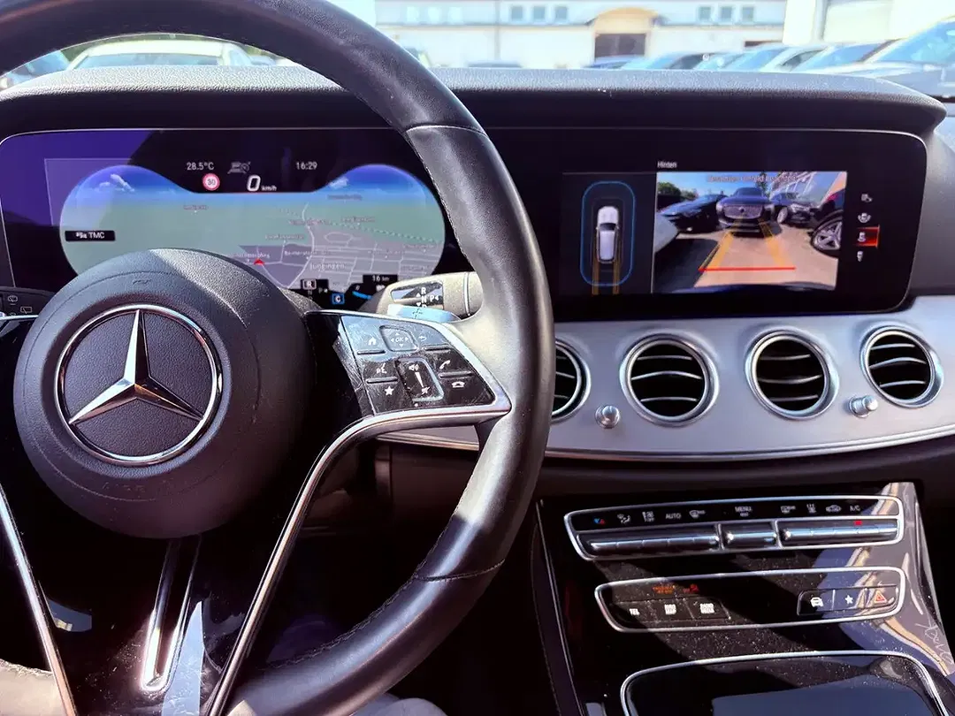 Mercedes-Benz E 300 4MATIC - foto 14