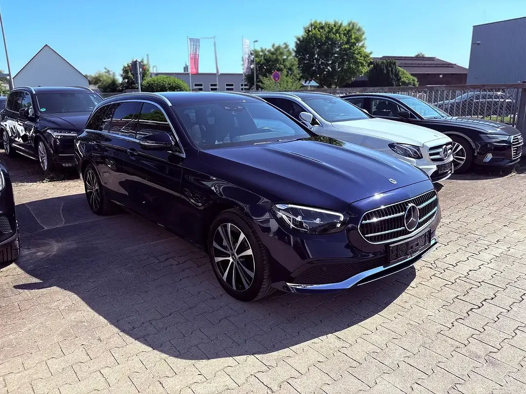 Mercedes-Benz E 300 4MATIC - Thumbnail 5