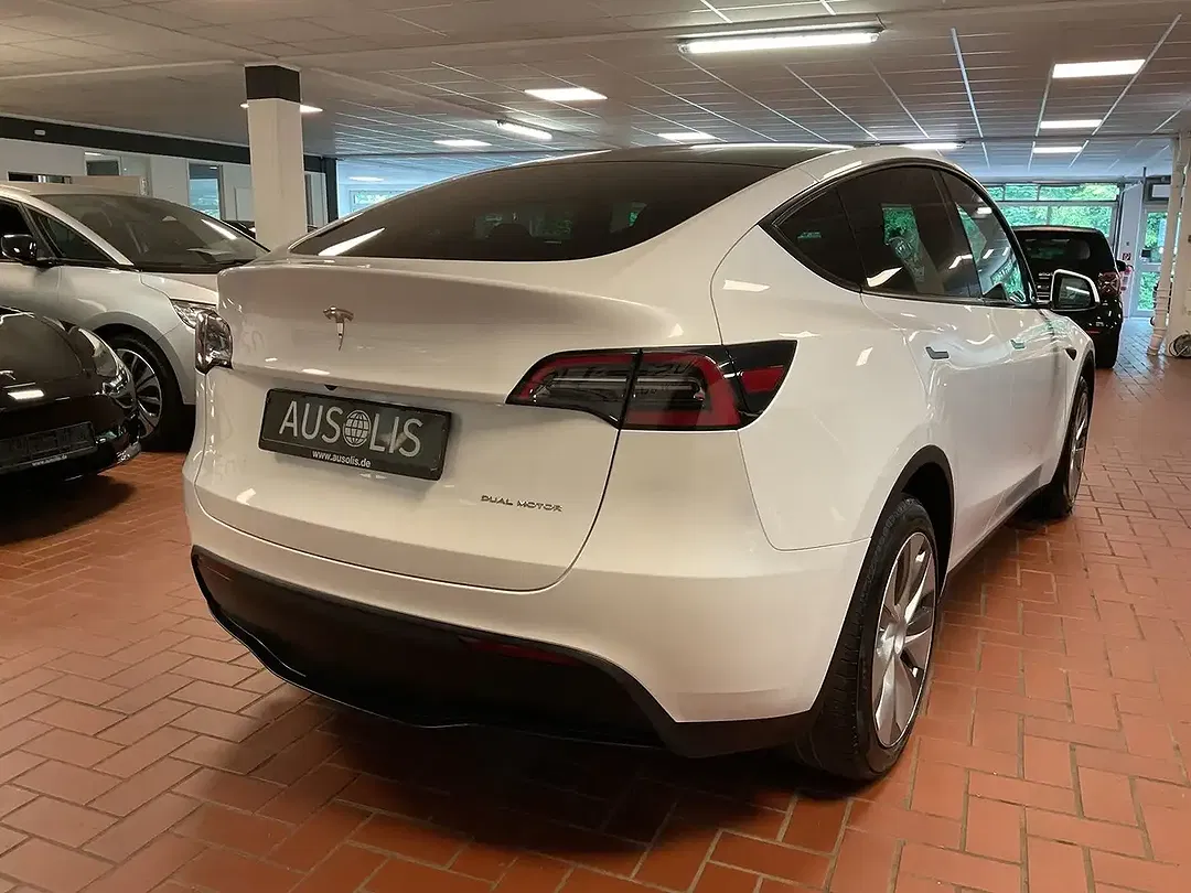 Tesla Model Y AWD Dual Motor Long Range - Thumbnail 10