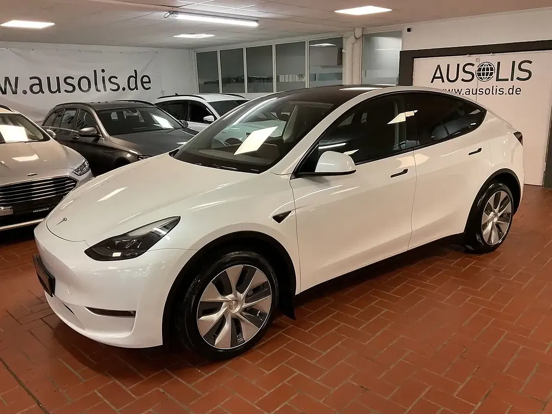 Tesla Model Y AWD Dual Motor Long Range - Thumbnail 4