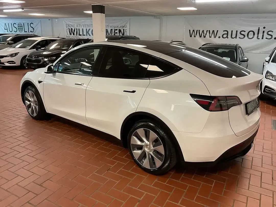 Tesla Model Y AWD Dual Motor Long Range - Thumbnail 5