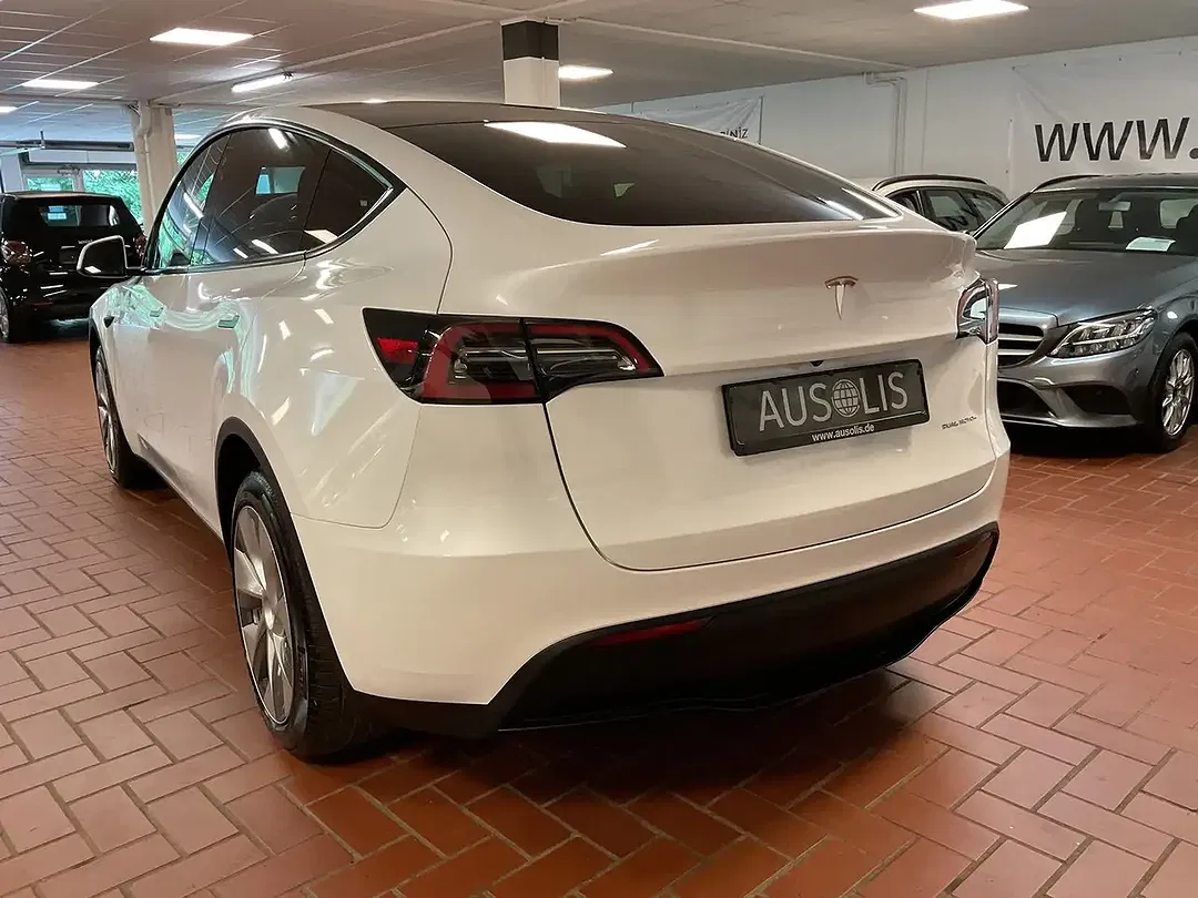 Tesla Model Y AWD Dual Motor Long Range - Thumbnail 6
