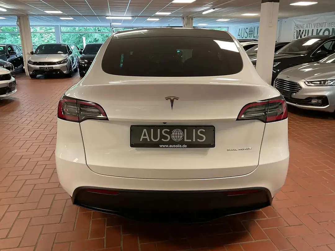 Tesla Model Y AWD Dual Motor Long Range - Thumbnail 7