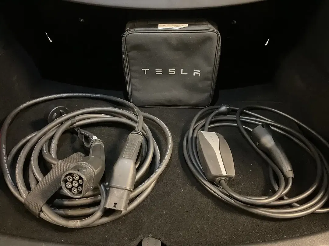 Tesla Model Y AWD Dual Motor Long Range - Thumbnail 8