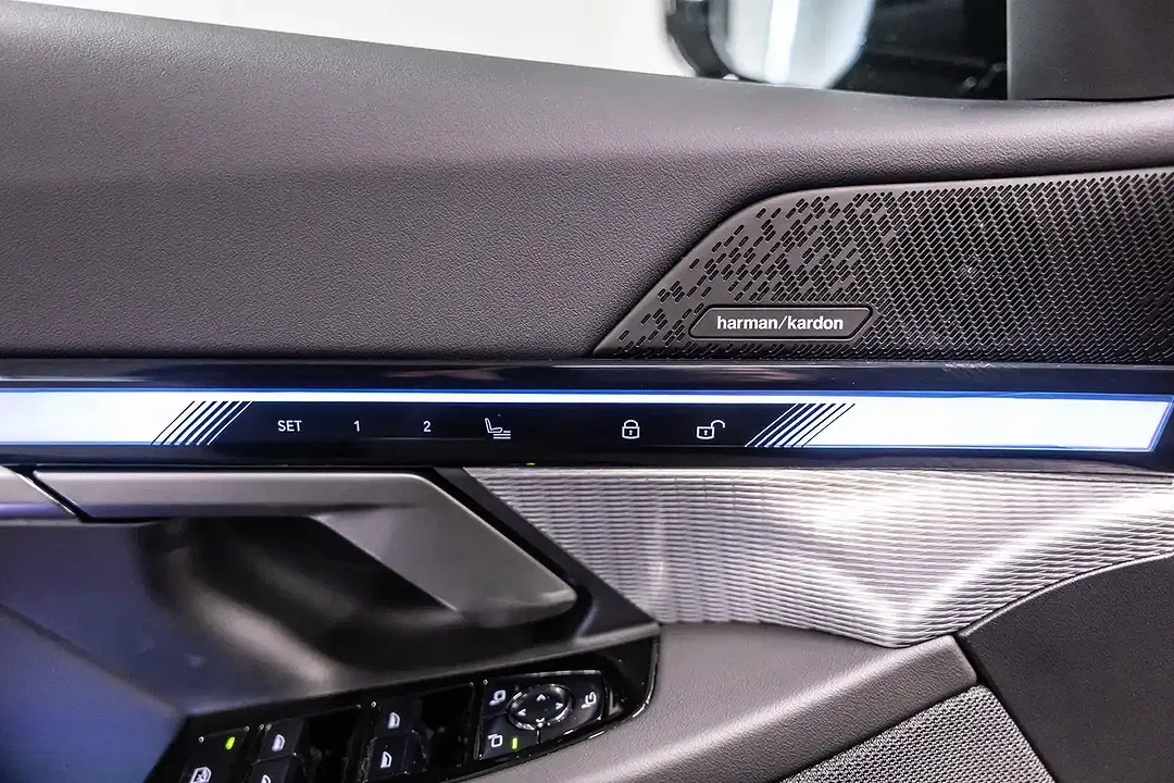 BMW i5 eDrive Touring M Sport - Thumbnail 11