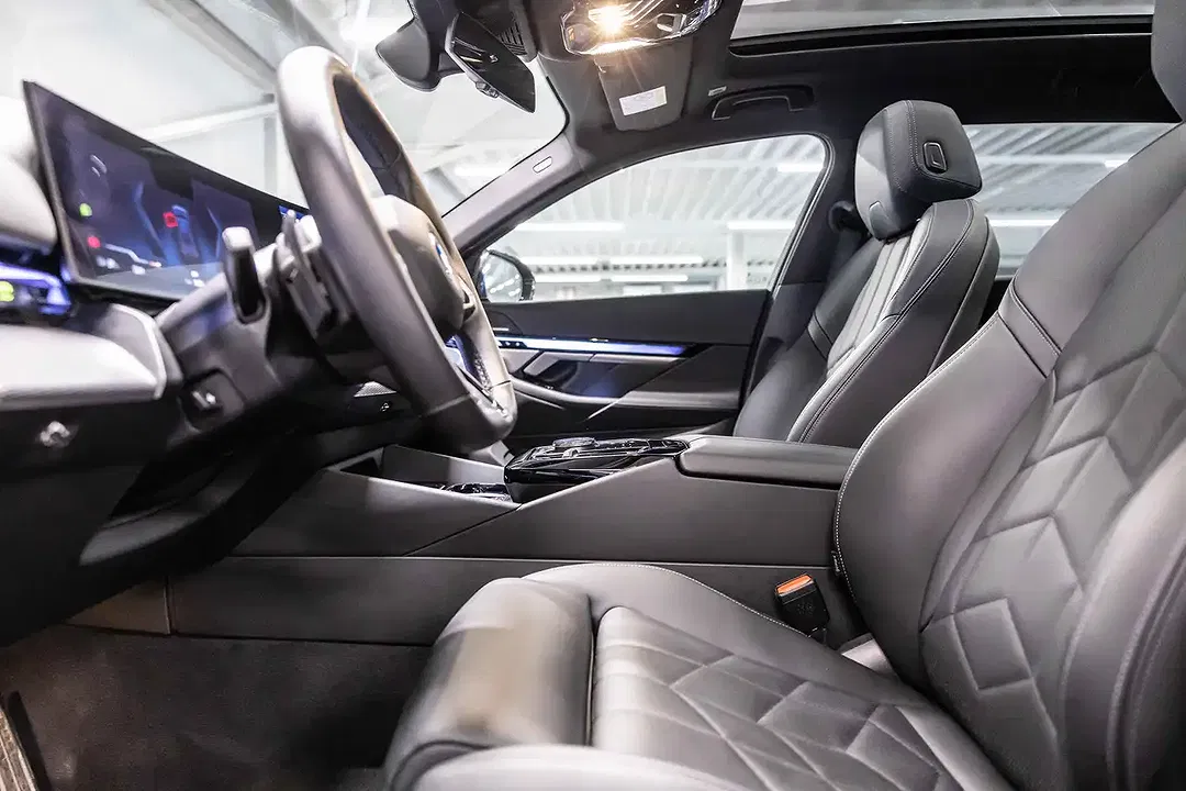 BMW i5 eDrive Touring M Sport - Thumbnail 12