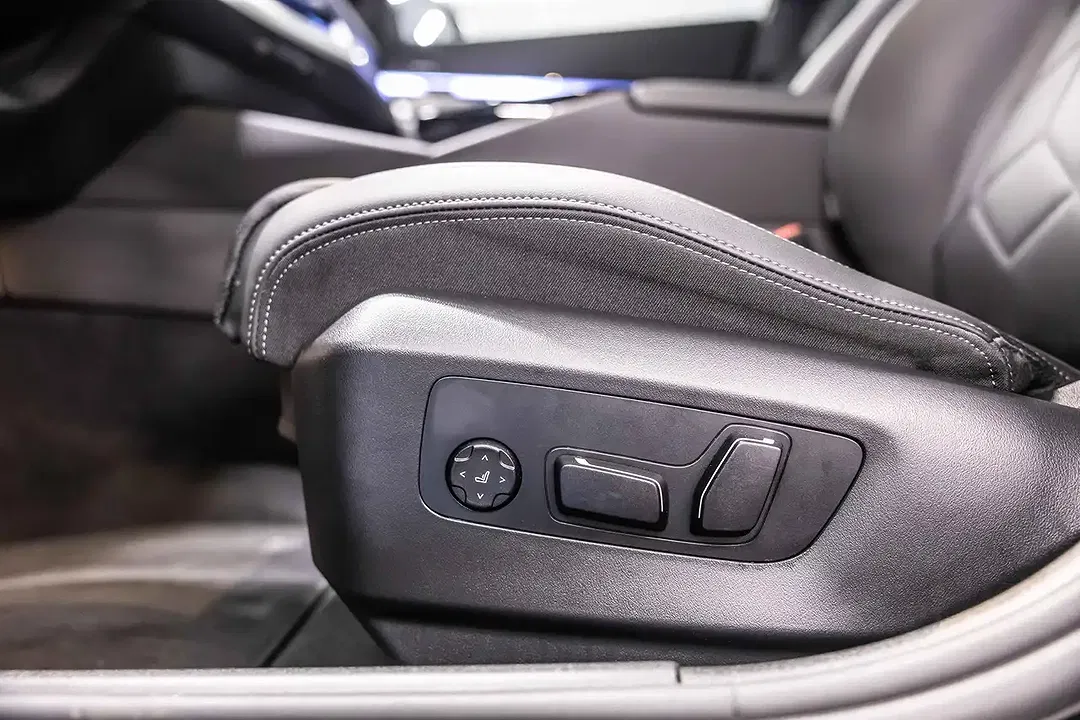 BMW i5 eDrive Touring M Sport - Thumbnail 13