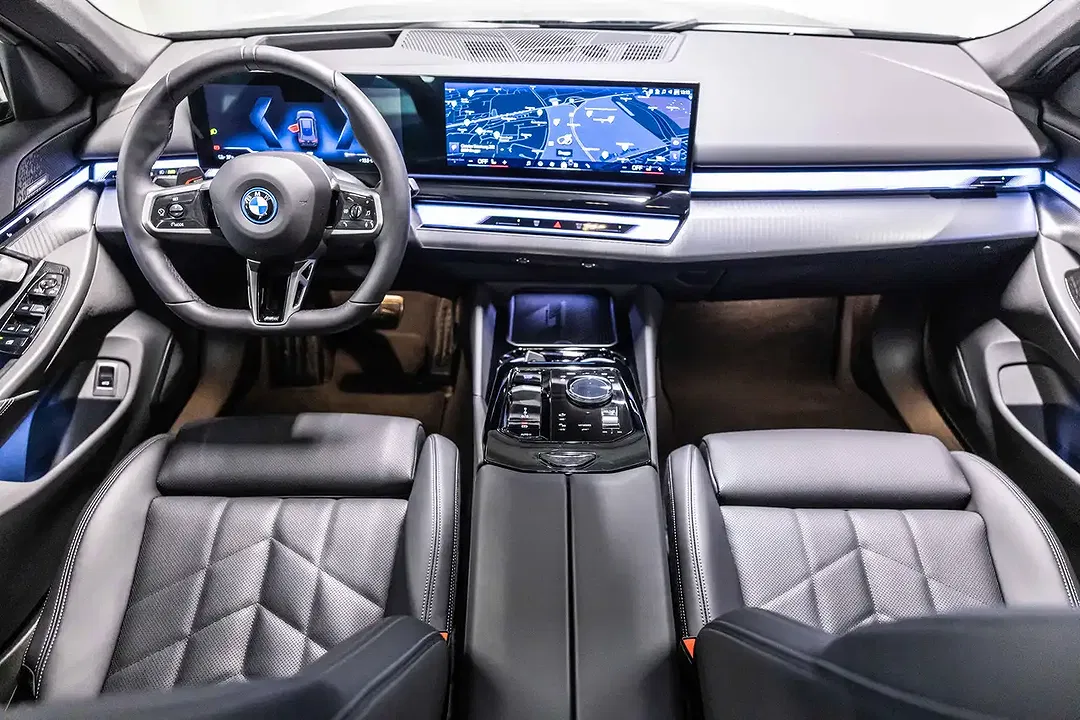 BMW i5 eDrive Touring M Sport - Thumbnail 8