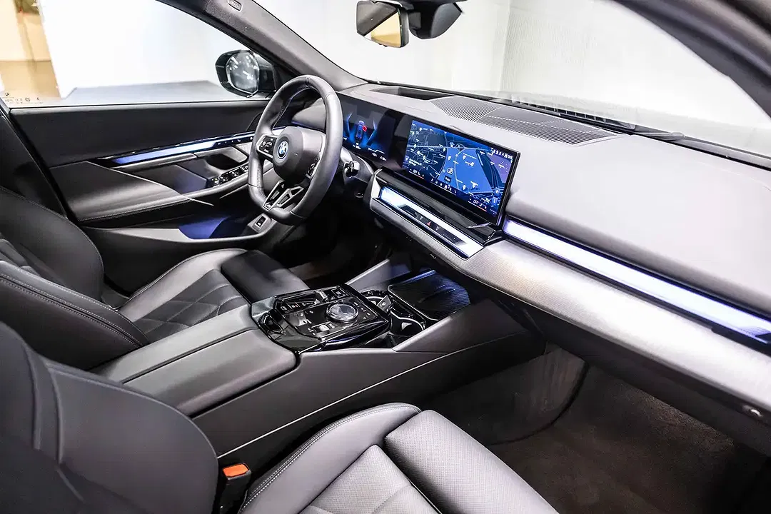 BMW i5 eDrive Touring M Sport - Thumbnail 9