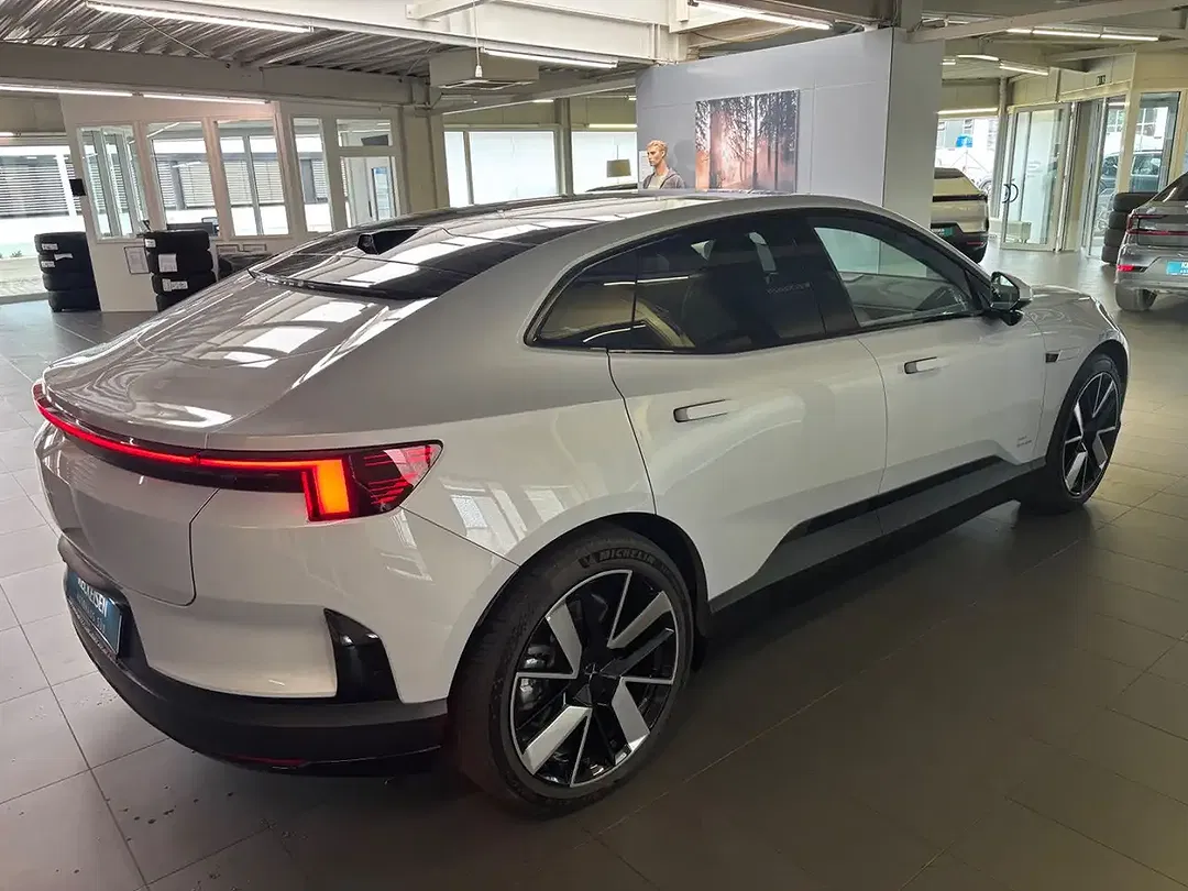 Polestar 4 Long Range Pilot Plus - Thumbnail 4