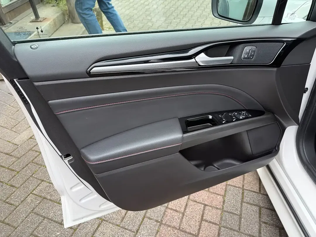 Ford Mondeo Hybrid ST-Line - Thumbnail 9