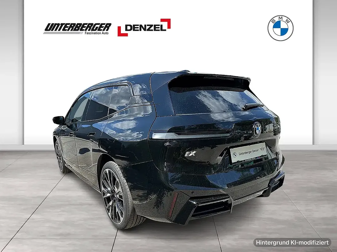 BMW iX xDrive M - Thumbnail 3