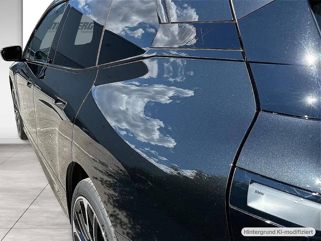 BMW iX xDrive M - Thumbnail 5