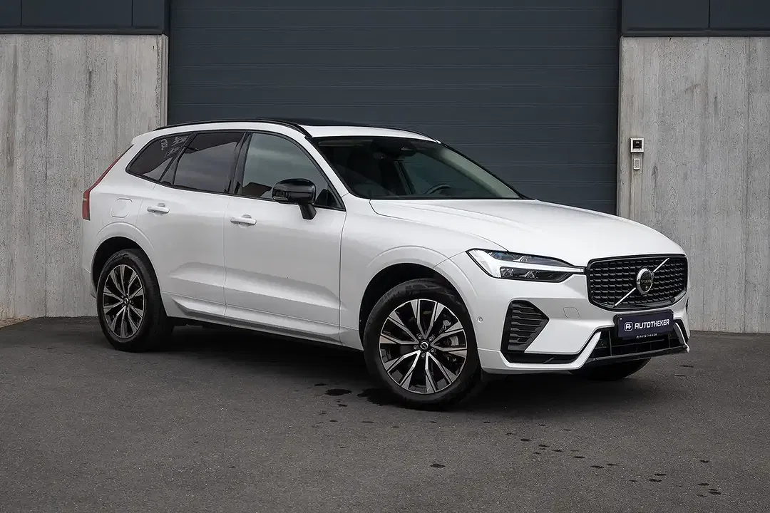 Volvo XC60 B4 2.0 MHEV Plus Dark - Thumbnail 1