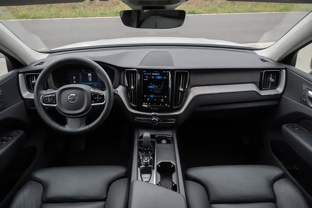 Volvo XC60 B4 2.0 MHEV Plus Dark - Thumbnail 15
