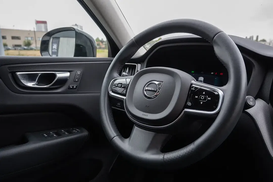 Volvo XC60 B4 2.0 MHEV Plus Dark - Thumbnail 17