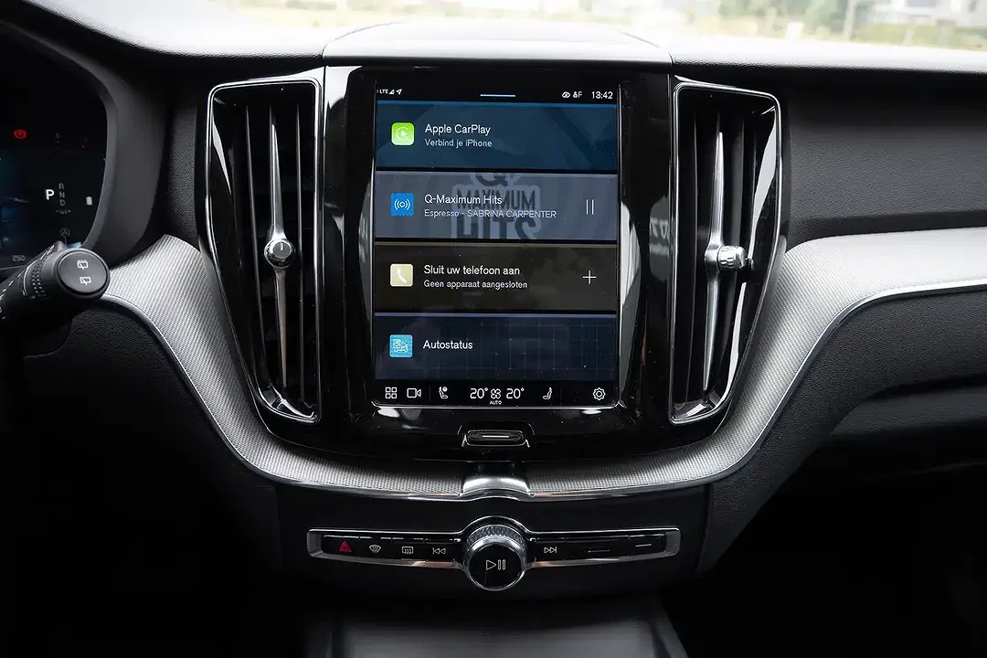 Volvo XC60 B4 2.0 MHEV Plus Dark - Thumbnail 18