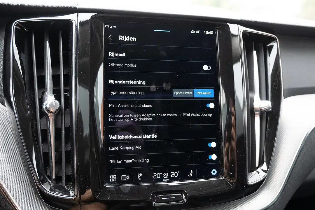 Volvo XC60 B4 2.0 MHEV Plus Dark - Thumbnail 22