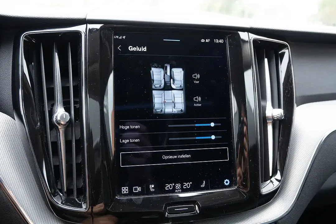 Volvo XC60 B4 2.0 MHEV Plus Dark - Thumbnail 23